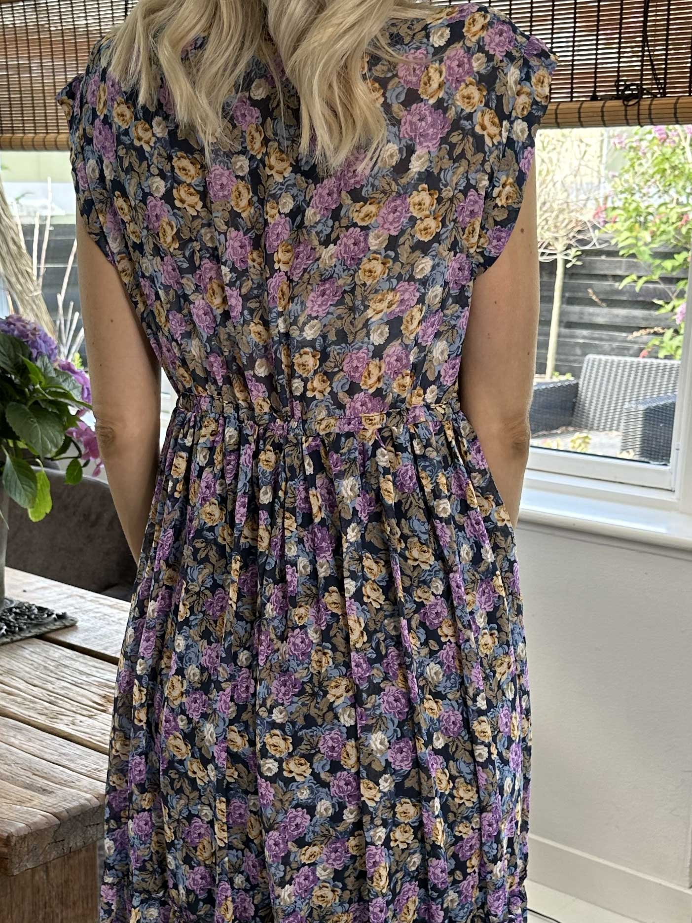 Alberte - Sød sommerkjole i chiffon med blomsterprint